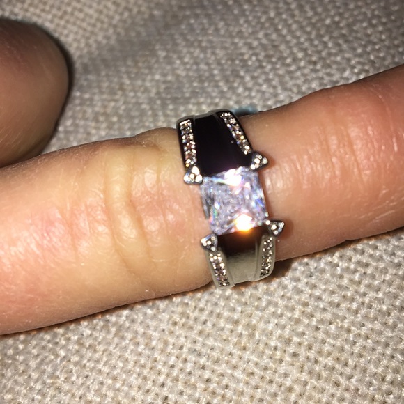 👰🏼 Engagement Ring 💍 - Picture 2 of 5